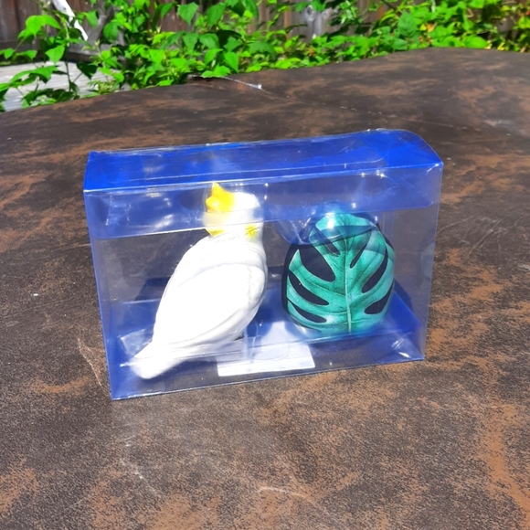 Cute Salt & Pepper Shakers NWT - Picture 4 of 5